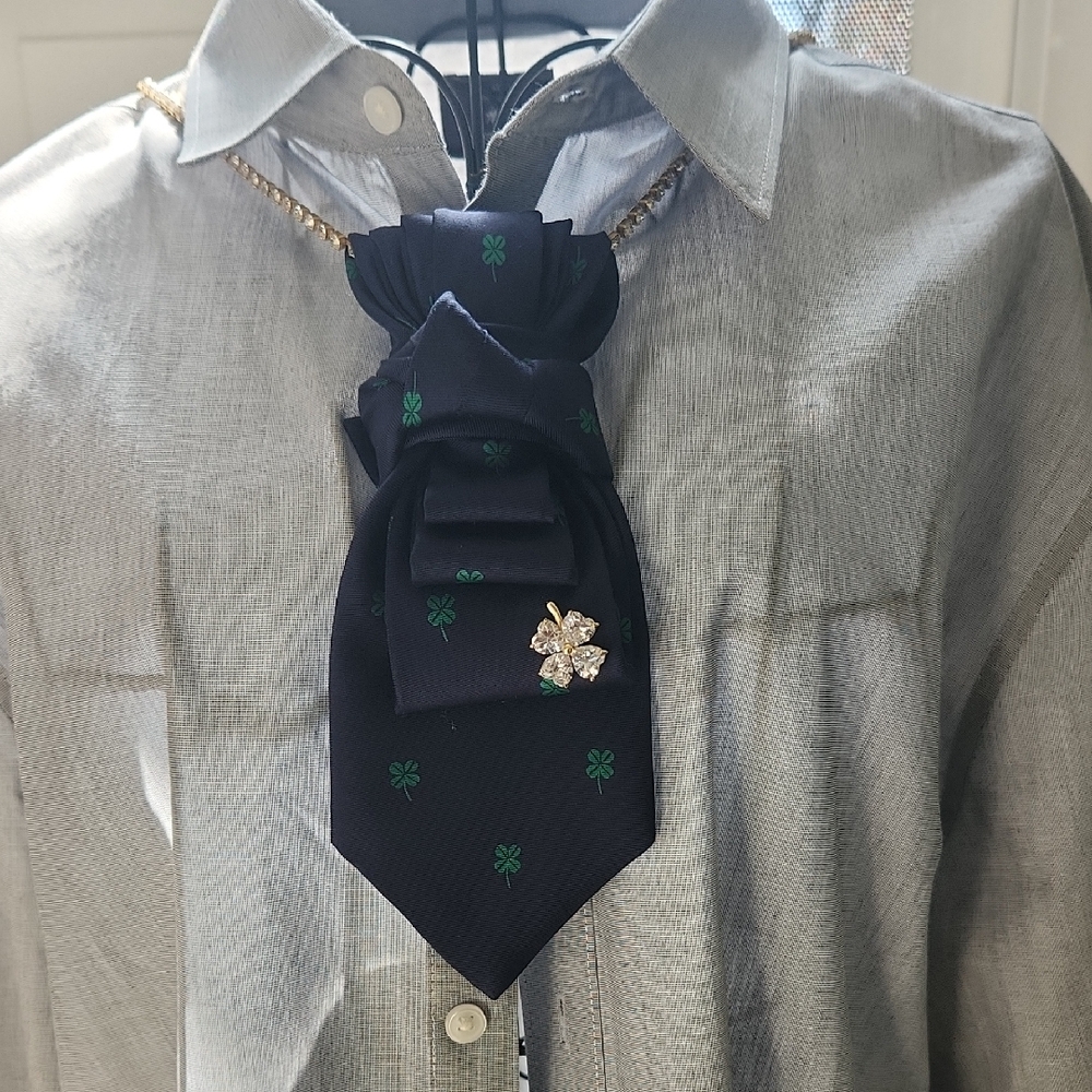 *Sold*Clover Necktie Necklace